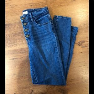Loft skinny jeans with button closure.